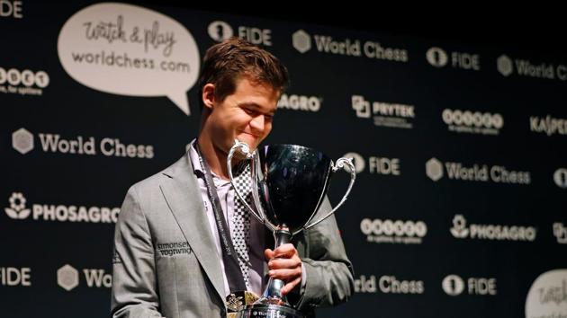 Chess championship: Norway's Magnus Carlsen beats American Fabiano