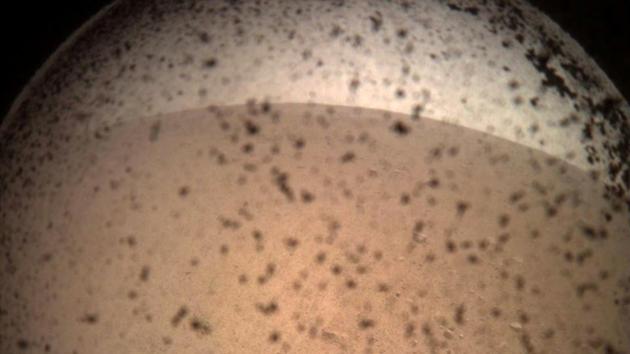 NASA’s InSight Mars lander acquired this image of the area in front of the lander using its lander-mounted, Instrument Context Camera (ICC) with the ICC image field of view of 124 x 124 degrees, on Mars. (ASA / JPL-Caltech / Handout via REUTERS) NASA’s InSight Mars lander acquired this image of the area in front of the lander using its lander-mounted, Instrument Context Camera (ICC) with the ICC image field of view of 124 x 124 degrees, on Mars. (ASA / JPL-Caltech / Handout via REUTERS)