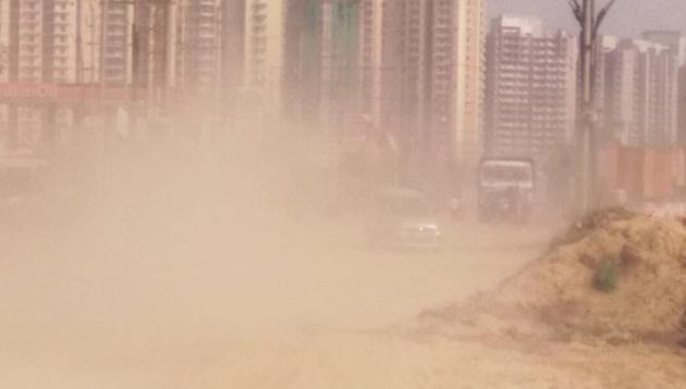 On Wednesday, the AQI dropped to 333 in Greater Noida and 308 in Noida which comes under very poor category.On Wednesday, the AQI dropped to 333 in Greater Noida and 308 in Noida which comes under very poor category. (HT Photo) On Wednesday, the AQI dropped to 333 in Greater Noida and 308 in Noida which comes under very poor category.On Wednesday, the AQI dropped to 333 in Greater Noida and 308 in Noida which comes under very poor category. (HT Photo)