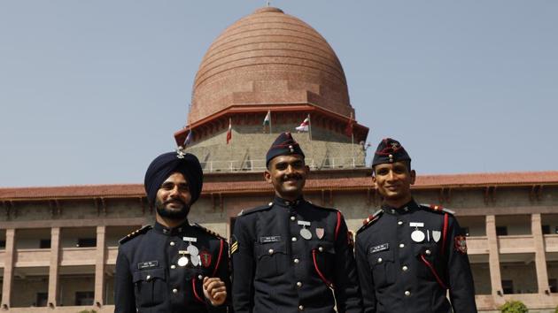 (From left) Jaipreet Singh, Rishabh Gupta and Uppu Siva Ganesh at the convocation ceremony of the 135th course of national defence academy.  Two hundred and fifty three cadets were conferred the degrees from the Jawaharlal Nehru University. (RAHUL RAUT/HT PHOTO) 
