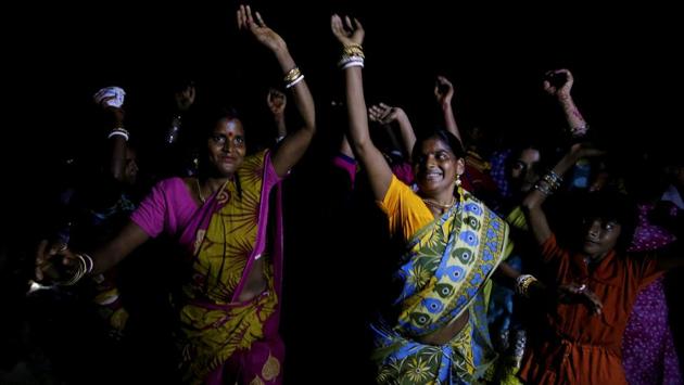 Hindu women dance in a procession during Laxmi Puja festival. Climate change experts say the entire island population will have to be relocated one day. (Rupak De Chowdhuri / REUTERS) Hindu women dance in a procession during Laxmi Puja festival. Climate change experts say the entire island population will have to be relocated one day. (Rupak De Chowdhuri / REUTERS)