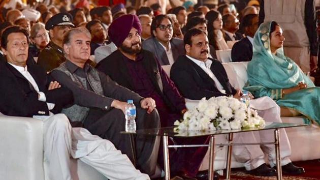 Pakistan's Prime Minister Imran Khan, foreign minister SM Qureshi, cricketer-turned-Indian politician Navjot Singh Sidhu, Minister for Food Processing Industries Harsimrat Kaur Badal and others during ground breaking ceremony for Kartarpur corridor in Pakistan's Kartarpur, Wednesday, Nov. 28, 2018.(PTI)