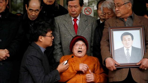 Kim Seong-ju, a victim of wartime forced labour during the Japanese colonial period, speaks after hearing the court ruling at the Supreme Court in Seoul, South Korea. South Korea’s top court ruled that Japan’s Mitsubishi Heavy Industries Ltd must compensate 10 South Koreans for their forced labour during World War Two. (Kim Hong-Ji / REUTERS) Kim Seong-ju, a victim of wartime forced labour during the Japanese colonial period, speaks after hearing the court ruling at the Supreme Court in Seoul, South Korea. South Korea’s top court ruled that Japan’s Mitsubishi Heavy Industries Ltd must compensate 10 South Koreans for their forced labour during World War Two. (Kim Hong-Ji / REUTERS)