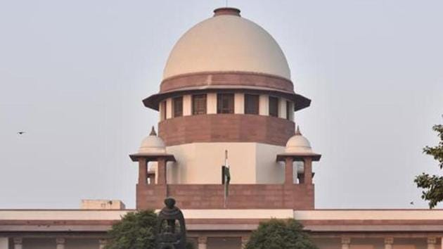 The SC was told that the failure to clear the surface transport ministry’s file is one of the reasons why the Environment Protection Control Authority (EPCA) could not stop private diesel vehicles from plying in Delhi when pollution levels reached the ‘severe’ category.(Sonu Mehta/HT PHOTO)