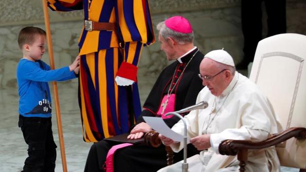 A child that escaped from his mother touches a member of Swiss guard during the general audience led by Pope Francis at Paul VI hall at the Vatican. (Max Rossi / REUTERS) A child that escaped from his mother touches a member of Swiss guard during the general audience led by Pope Francis at Paul VI hall at the Vatican. (Max Rossi / REUTERS)