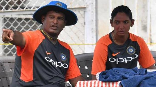 Ramesh Powar was appointed in August after Tushar Arothe quit following differences with the senior players.(Twitter) Ramesh Powar was appointed in August after Tushar Arothe quit following differences with the senior players.(Twitter)