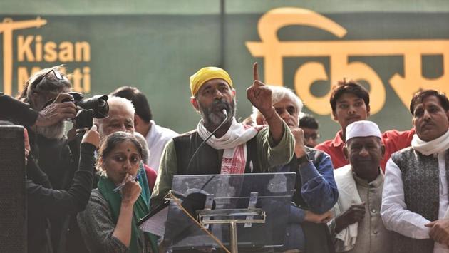 Swaraj Party chief Yogendra Yadav addresses gathered farmers at Jantar Mantar. Denied permission by police to march to Parliament, around 35,000 farmers from across the country have converged near Parliament Street police station, where their leaders addressed the protesters. The national secretary of the AIKSCC, Asish Mittal, said farmers from 24 states have joined the protest. (Sanchit Khanna / HT Photo)