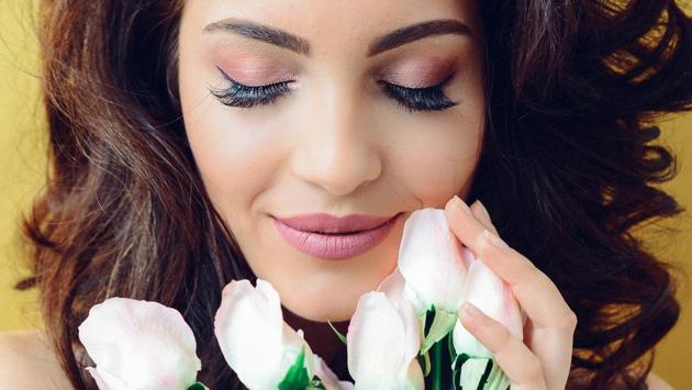 Soft as a flower... this tea berry shade on your lips exudes feminity out-and-out (unsplash) Soft as a flower... this tea berry shade on your lips exudes feminity out-and-out (unsplash)