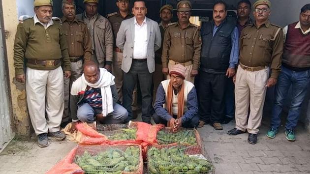 Police and forest officials with the rescued parakeets and the arrested bus driver and conductor in Ayodhya. (HT Photo) Police and forest officials with the rescued parakeets and the arrested bus driver and conductor in Ayodhya. (HT Photo)