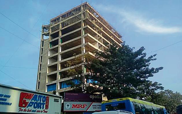The incident took place at an under-construction building in Chembur on Thursday. (HT photo) The incident took place at an under-construction building in Chembur on Thursday. (HT photo)