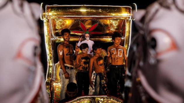 Fans with their bodies painted with images of Tamil film star Rajinikanth stand on a chariot as they take part in a procession to celebrate the release of his new movie "2.0" in Mumbai, Maharashtra on November 29, 2018. (Danish Siddiqui / REUTERS)
