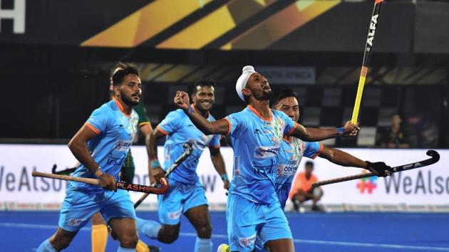 Indiann Mandeep Singh celebrates with teammates after a goal score against South Africa(AFP)