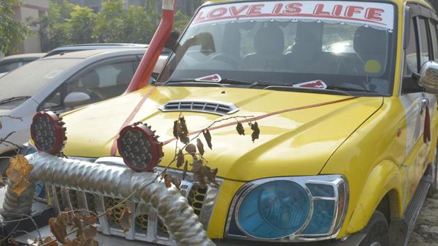 The SUV which mowed down the eight- year- old boy in Nandgram, Ghaziabad, was seized by police and the accused driver was also arrested.(Sakib Ali / HT Photo) The SUV which mowed down the eight- year- old boy in Nandgram, Ghaziabad, was seized by police and the accused driver was also arrested.(Sakib Ali / HT Photo)