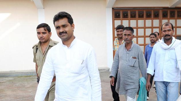 BJP-MP-from-Bansgaon-Kamlesh-Paswan-with-his-security-guard-Paswan(HT File Photo) BJP-MP-from-Bansgaon-Kamlesh-Paswan-with-his-security-guard-Paswan(HT File Photo)