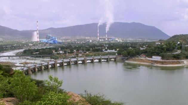 Cauvery river flowing through Mettur Dam in Tamil Nadu. Mekedatu is upstream of the Mettur reservoir in Tamil Nadu.(PTI File Photo)