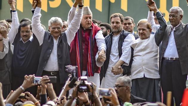 Delhi Chief Minister Arvind Kejriwal, CPI (M) General Secretary Sitaram Yechury, National Conference President Farooq Abdullah, Congress President Rahul Gandhi and Loktantrik Janata Dal President Sharad Yadav during the Kisan Mukti March in New Delhi, on Friday, Nov. 30, 2018.(AP Photo)