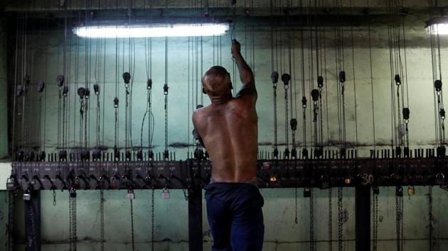 A miner holds a chain to get his clothes at the cloakroom inside the mine. Reaching agreement on how to implement ambitious fossil fuel cuts at the talks could be tough given fears over the impact on industry which have divided the European Union and trade tensions between the US and China. Poland has painful experience of the difficulty of an economic transition from coal. (Kacper Pempel / REUTERS) A miner holds a chain to get his clothes at the cloakroom inside the mine. Reaching agreement on how to implement ambitious fossil fuel cuts at the talks could be tough given fears over the impact on industry which have divided the European Union and trade tensions between the US and China. Poland has painful experience of the difficulty of an economic transition from coal. (Kacper Pempel / REUTERS)