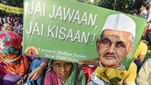 Participating farmers in the Kisan Mukti March, in New Delhi, Friday, Nov. 30, 2018. Farmers from 24 states have joined the protest to press for their demands, including debt relief and remunerative prices for their produce.(PTI)