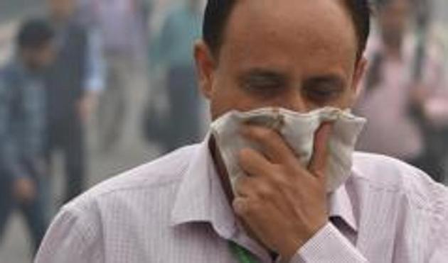The air quality index (AQI) value of Delhi was recorded as 352 at 4pm on Friday against Thursday’s 358. (PTI) The air quality index (AQI) value of Delhi was recorded as 352 at 4pm on Friday against Thursday’s 358. (PTI)
