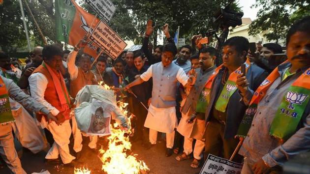 BJP workers stage a protest against Kerala Chief Minister Pinarayi Vijayan over alleged misconduct of the state police with a Union minister Pon Radhakrishnan at Sabarimala, outside the Kerala House in New Delhi(PTI File Photo)