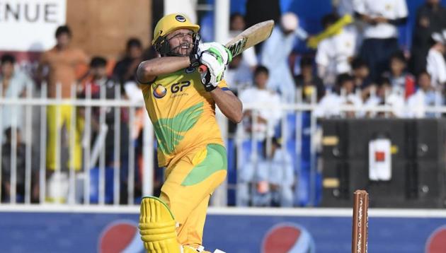 Shahid Afridi plays a shot during his unbeaten knock of 59 on Saturday.(T10 League/Twitter)