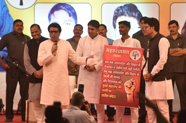 MNS chief Raj Thackeray addressing north Indians in Kandivli on Sunday.(Satyabrata Tripathy/HT Photo)