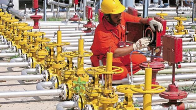 The government has constituted a six-member committee to look at selling as many as 149 small and marginal oil and gas fields of state-owned ONGC and OIL.(REUTERS)