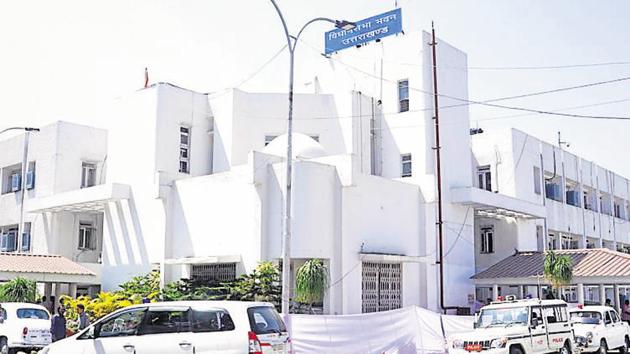 The government holding the winter session of Uttarakhand assembly in Dehradun has drawn a sharp criticism from the Congress. (HT File) The government holding the winter session of Uttarakhand assembly in Dehradun has drawn a sharp criticism from the Congress. (HT File)