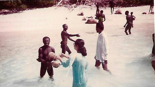 The first ‘friendly contact’ of the administration with the Sentinelese happened on 4 January, 1991—although there are accounts of a salvage team making ‘friendly’ contact with the Sentinelese after the MV Primrose ran aground near the island in 1981.(HT Photo)