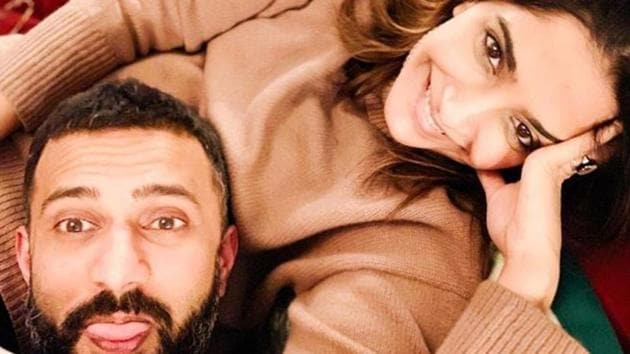 Sonam Kapoor and Anand Ahuja shared a goofy photo.(Instagram)