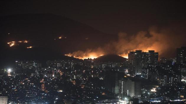A major fire erupted in the Aarey forest near Goregaon , The fire broke out behind Infinity IT Park in Mumbai, India, on Monday, December 3, 2018. (Satyabrata Tripathy/HT Photo) A major fire erupted in the Aarey forest near Goregaon , The fire broke out behind Infinity IT Park in Mumbai, India, on Monday, December 3, 2018. (Satyabrata Tripathy/HT Photo)