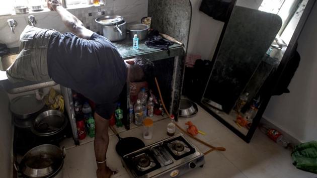 Paswan also helped him get a shared accommodation in Khar Danda. Mishra eventually began training in gymnastics, the strength of his arms translating into growing self-sufficiency. (Pratik Chorge / HT Photo) 