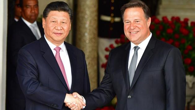 Panama's President Juan Carlos Varela (R) and China's President Xi Jinping(L) shake hands upon the latter's arrival at the presidential palace in Panama City. Chinese President Xi Jinping is on an official visit to Panama after attending the G20 Summit in Argentina. (AFP) Panama's President Juan Carlos Varela (R) and China's President Xi Jinping(L) shake hands upon the latter's arrival at the presidential palace in Panama City. Chinese President Xi Jinping is on an official visit to Panama after attending the G20 Summit in Argentina. (AFP)