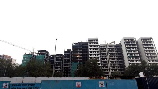 A view of the under-construction site, at East Kidwai Nagar, in New Delhi. Seven government colonies in south and central Delhi are being redeveloped.(Amal KS/HT PHOTO)