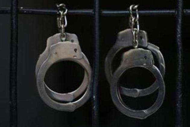 The two were identified as Abbas Saifuddin Ukani alias Dattatray Sonu Shinde, 44, and Mukesh Parmeshwar Menon, 54, both residents of Vasai East area in Palghar.(HT/PHOTO) The two were identified as Abbas Saifuddin Ukani alias Dattatray Sonu Shinde, 44, and Mukesh Parmeshwar Menon, 54, both residents of Vasai East area in Palghar.(HT/PHOTO)