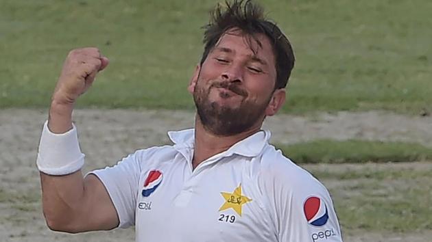 Yasir Shah celebrates after taking the wicket of New Zealand batsman Neil Wagner.(AFP)