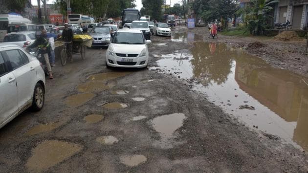 The Supreme Court expressed concern over 14,926 people being killed in road accidents due to potholes in last five years and termed it “unacceptable”. A bench headed by Justice Madan B Lokur said the large number of deaths caused due to potholes across the country was “probably more than those killed on border or by the terrorists”. (Sakib Ali / HT File) The Supreme Court expressed concern over 14,926 people being killed in road accidents due to potholes in last five years and termed it “unacceptable”. A bench headed by Justice Madan B Lokur said the large number of deaths caused due to potholes across the country was “probably more than those killed on border or by the terrorists”. (Sakib Ali / HT File)