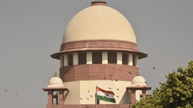 The Supreme Court on Thursday asked the Centre to explain its midnight action against CBI chief Alok Verma, underlining that the government appeared to have tolerated the feud between Alok Verma and his deputy that had been going on for months. (Biplov Bhuyan / HT File) The Supreme Court on Thursday asked the Centre to explain its midnight action against CBI chief Alok Verma, underlining that the government appeared to have tolerated the feud between Alok Verma and his deputy that had been going on for months. (Biplov Bhuyan / HT File)