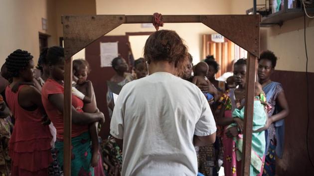 The Bangui hospital is just a few kilometres from the mainly Muslim PK5 district -- an area that has become a flashpoint in the troubled country. But just five paediatricians work here, struggling with limited equipment or support eked out of the creaking health-care system. (Florent Vergnes / AFP) The Bangui hospital is just a few kilometres from the mainly Muslim PK5 district -- an area that has become a flashpoint in the troubled country. But just five paediatricians work here, struggling with limited equipment or support eked out of the creaking health-care system. (Florent Vergnes / AFP)