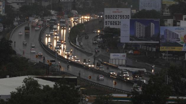 Earlier thr project was planned by Pune Municipal Corporation (PMC), but both central and the state government assured the PMC that instead of spending civic body’s money, they would construct this multi-level flyover at Chandani Chowk.(HT FILE PHOTO) Earlier thr project was planned by Pune Municipal Corporation (PMC), but both central and the state government assured the PMC that instead of spending civic body’s money, they would construct this multi-level flyover at Chandani Chowk.(HT FILE PHOTO)
