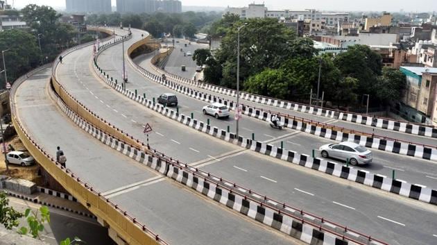 An audit report said the work on the Rani Jhansi flyover in Delhi picked up pace only after the intervention of the L-G and the high court.(Sushil Kumar/HT PHOTO) An audit report said the work on the Rani Jhansi flyover in Delhi picked up pace only after the intervention of the L-G and the high court.(Sushil Kumar/HT PHOTO)