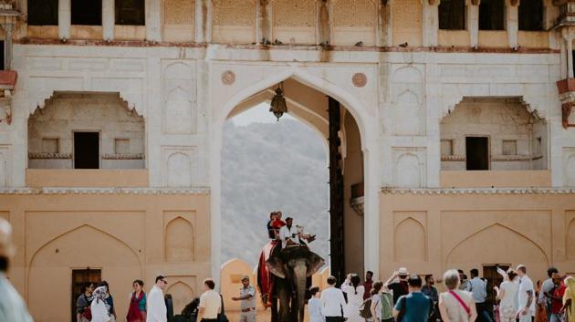 Did you know that the Hindi version of the light and sound show which takes place at Amer Fort, Jaipur, has been recorded by actor Amitabh Bachchan? (Unsplash)