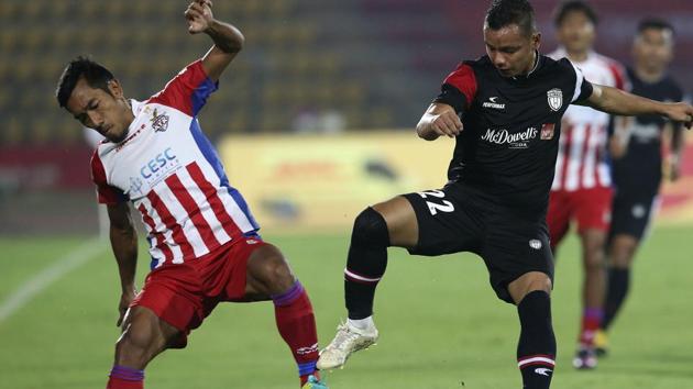 Redeem Tlang of North East United FC, right, and Ricky Lallawmawma of Ateletico de Kolkata, left, fight for the ball during the Hero Indian Super League.(AP)