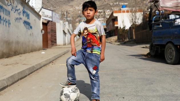 Lionel Messi meets 'plastic shirt' boy Murtaza Ahmadi