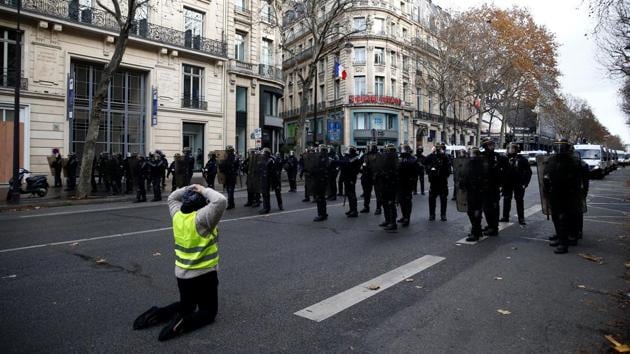 A protester wearing a yellow vest faces off with French CRS riot police during a national day of protest by the "yellow vests" movement in Paris, France, December 8, 2018. REUTERS/Stephane Mahe(REUTERS) A protester wearing a yellow vest faces off with French CRS riot police during a national day of protest by the "yellow vests" movement in Paris, France, December 8, 2018. REUTERS/Stephane Mahe(REUTERS)