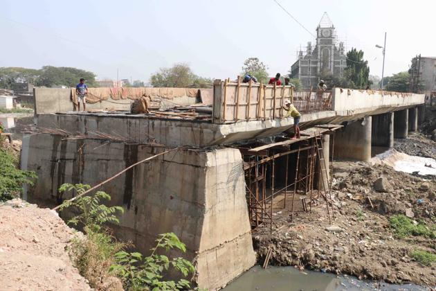 Work in progress on the Vadol bridge in Ulhasnagar (West).
