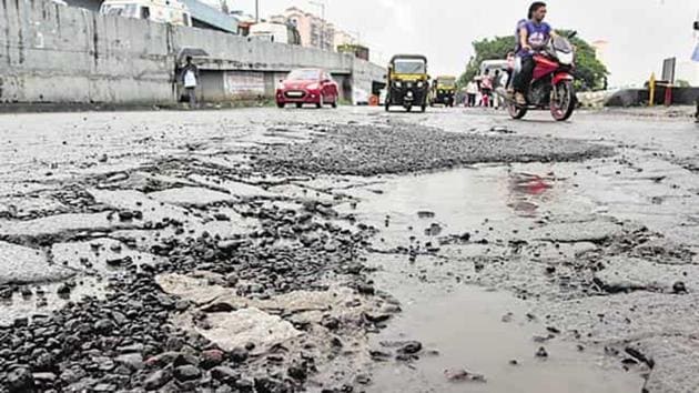 The enquiry initiated in 2015 examined 234 roads and it concluded that the construction and repair work on these roads was substandard.(HT File)