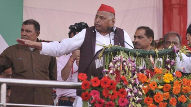 Mulayam Yadav was addressing a rally organised by Samajwadi Party rebel and younger brother Shivpal Yadav in Lucknow. (HT Photo) Mulayam Yadav was addressing a rally organised by Samajwadi Party rebel and younger brother Shivpal Yadav in Lucknow. (HT Photo)