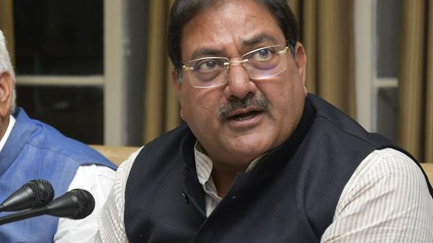 Moments after his nephew and Hisar MP Dushyant Chautala announced a new political outfit, INLD leader Abhay Singh Chautala on Sunday dared him and sister-in-law Naina to resign as the party’s MP and MLA, respectively, to test their popularity.(HT File Photo)