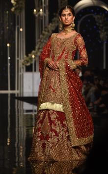 A Pakistani model presents a creation by designer Aisha Imran during the Pantene Hum Bridal Couture Week in Lahore. (AFP) A Pakistani model presents a creation by designer Aisha Imran during the Pantene Hum Bridal Couture Week in Lahore. (AFP)